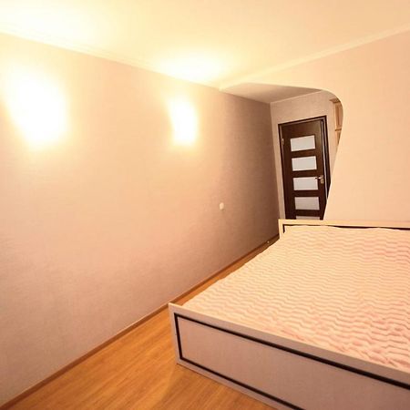 Двухкомнатная Квартира 300М От Моря Ул Парковая 18 Отчетные Док Chernomorsk Exterior foto