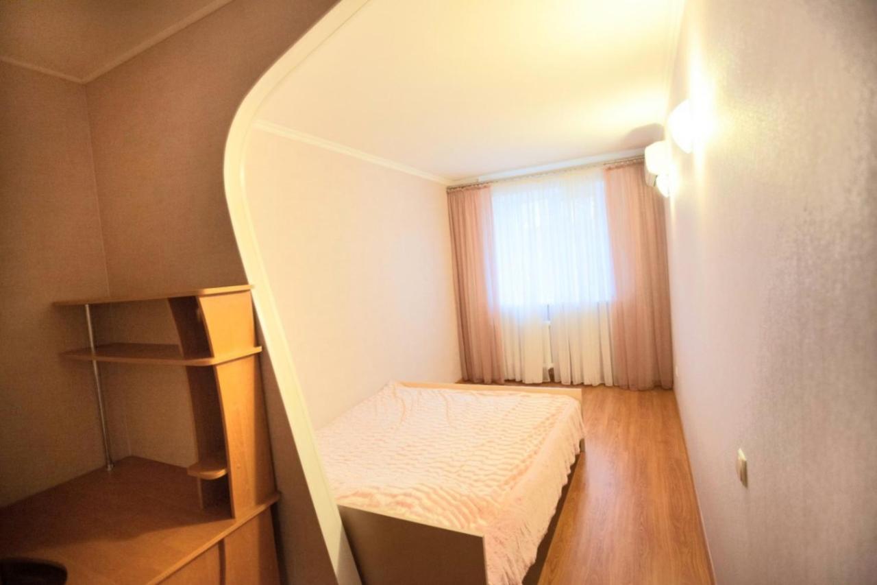 Двухкомнатная Квартира 300М От Моря Ул Парковая 18 Отчетные Док Chernomorsk Exterior foto